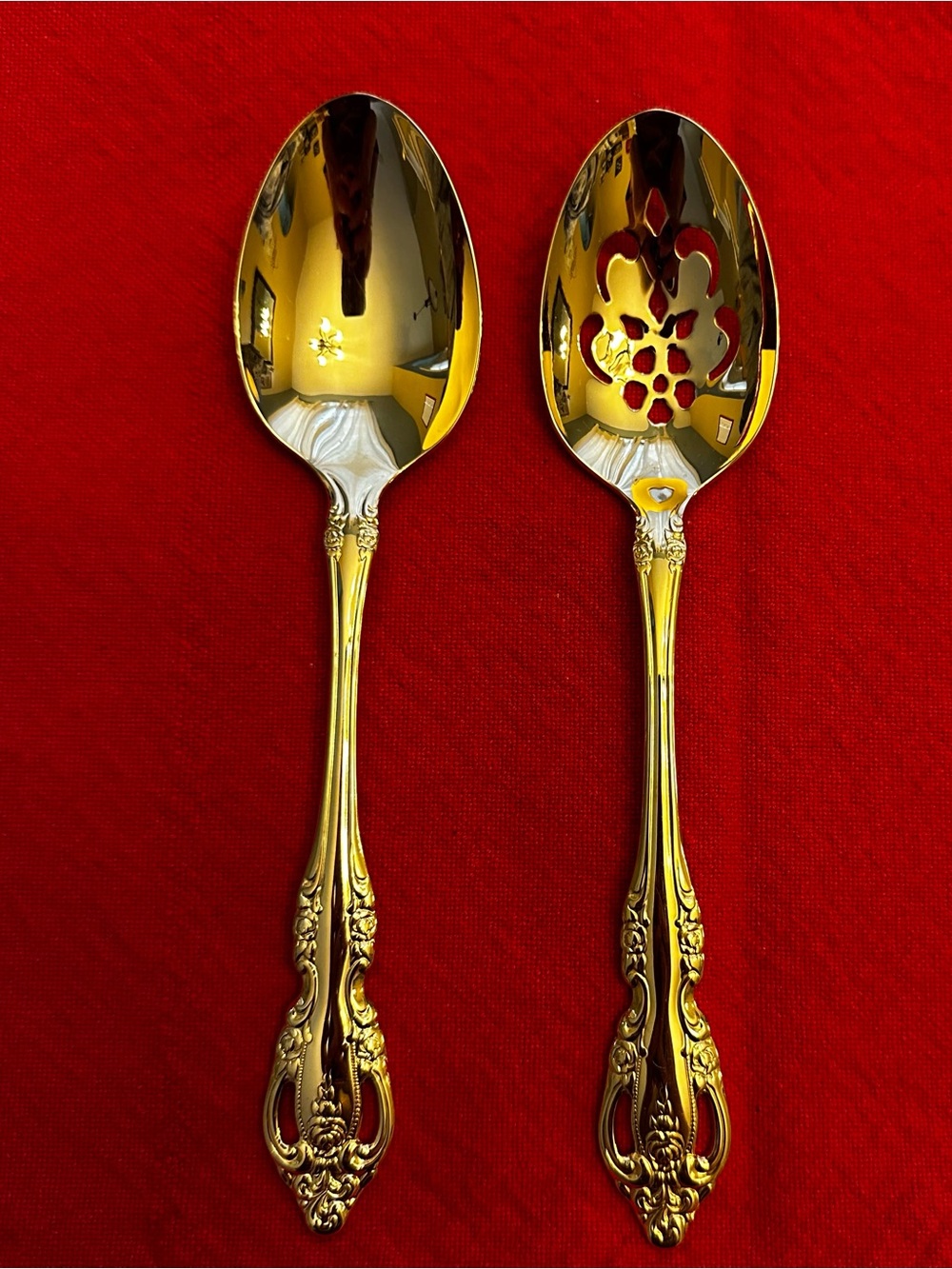 Oneida Community Golden Brahms Serving Spoon & Pierced Serving Spoon 8 3/8” Set